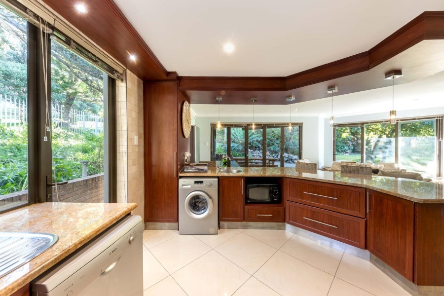 To Let 4 Bedroom Property for Rent in Tamboerskloof Western Cape